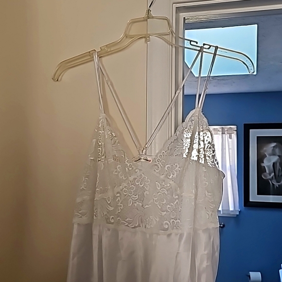 VICTORIA SECRET SEXY matching nightgown & robe set NWT ♥️ - Picture 2 of 8